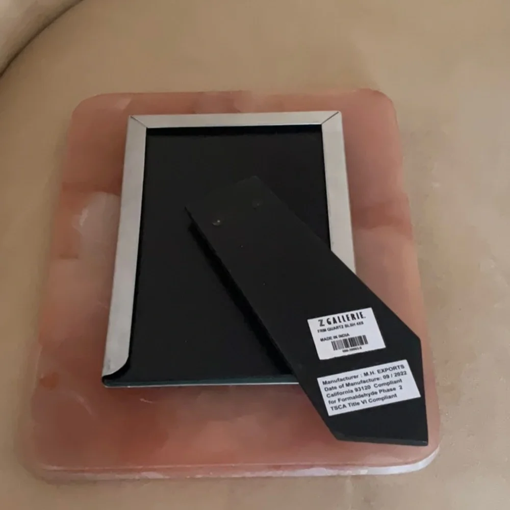ROSE QUARTZ 4”x6” photo picture frame NEW IN BOX RARE AND STUNNING, gorgeous